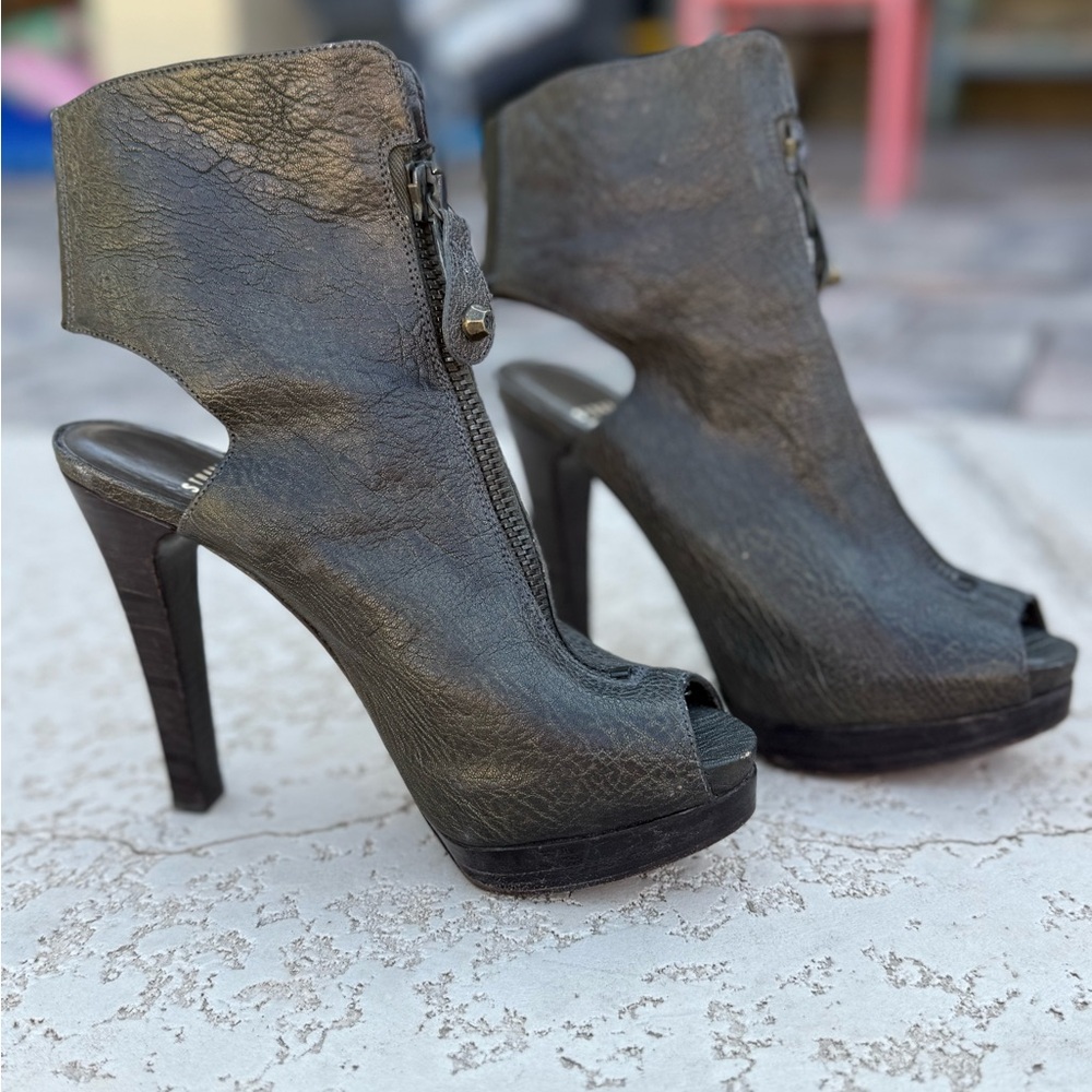 Stuart Weitzman Peep Toe Booties – Size 5.5